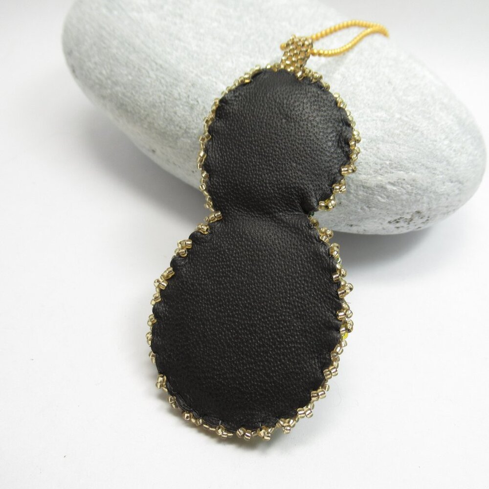 Hand embroidered pendant - Picture 9 of 12
